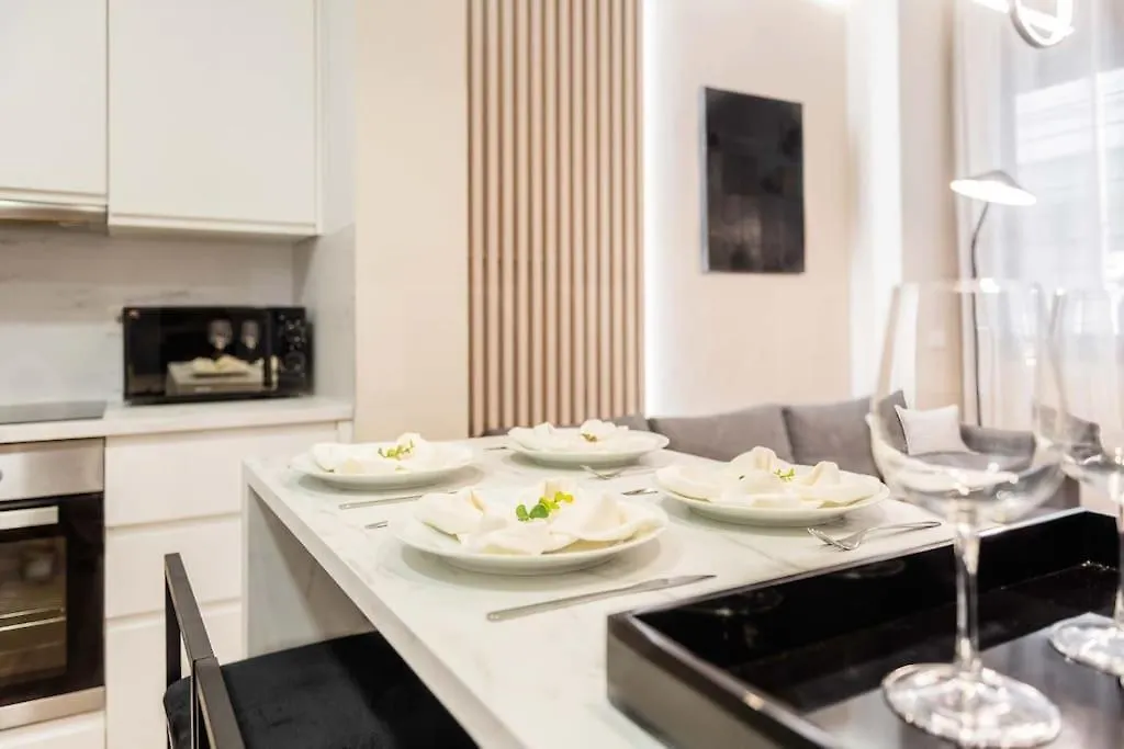 Contemporary Minimalist Apartment By Rems Malaga