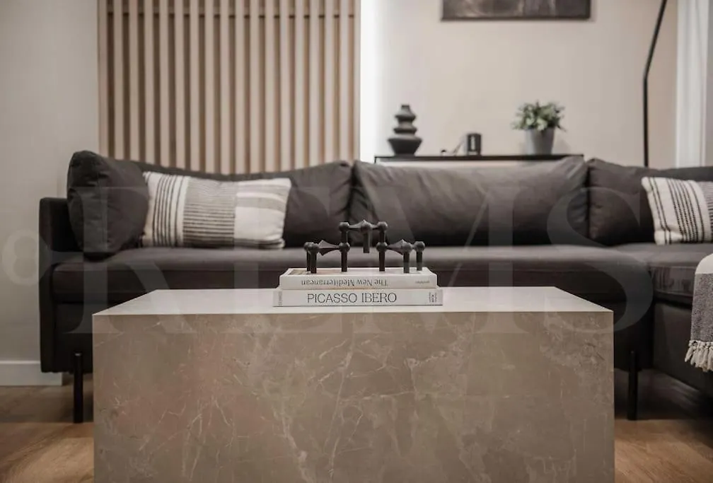 Contemporary Minimalist Apartment By Rems Malaga