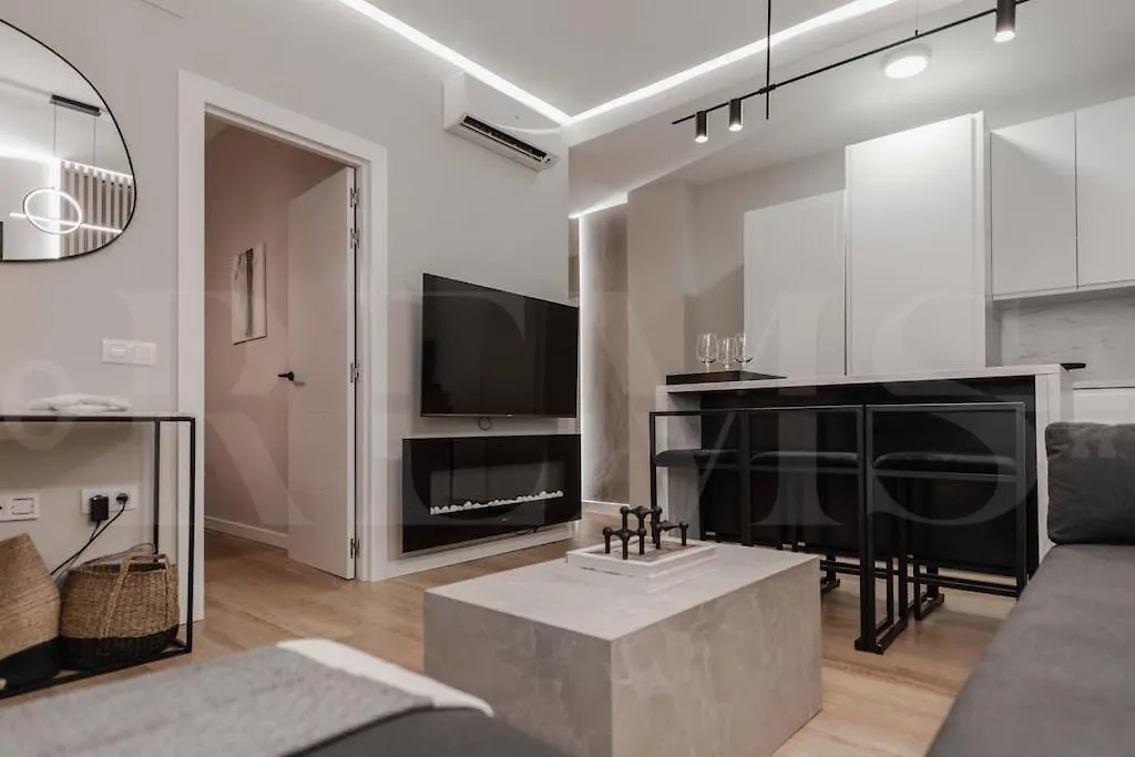 Contemporary Minimalist Apartment By Rems Malaga