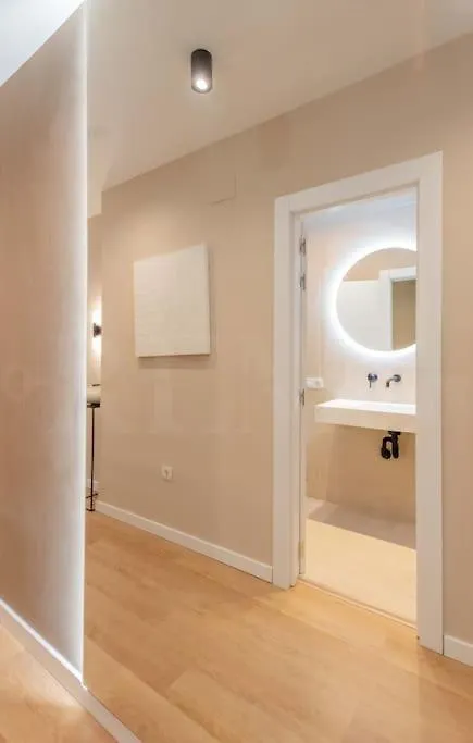 Contemporary Minimalist Apartment By Rems Malaga