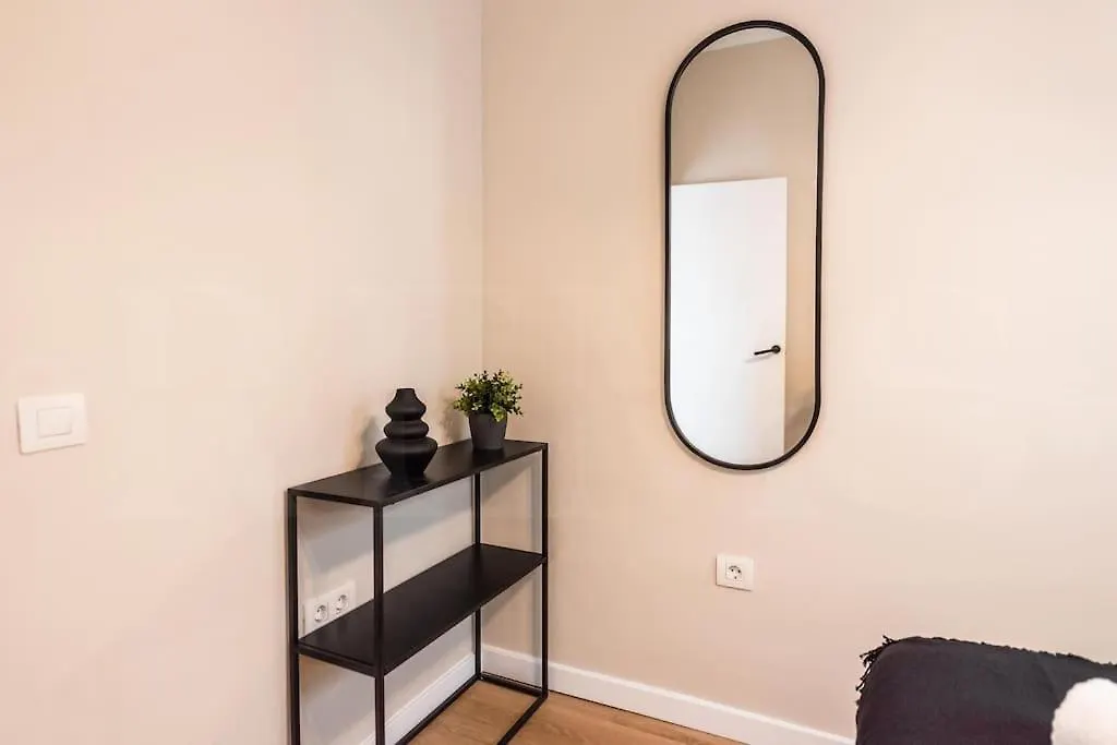 Contemporary Minimalist Apartment By Rems Malaga