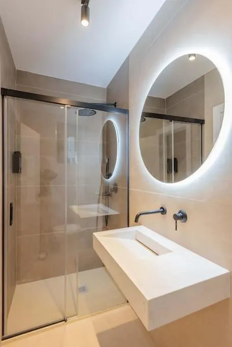 Contemporary Minimalist Apartment By Rems مالقة